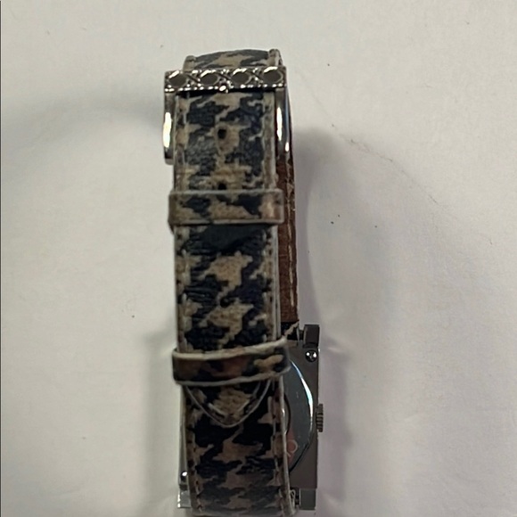 Christian Dior Houndstooth Watch Does Not Come with box anymore. The box sold. - Picture 6 of 6
